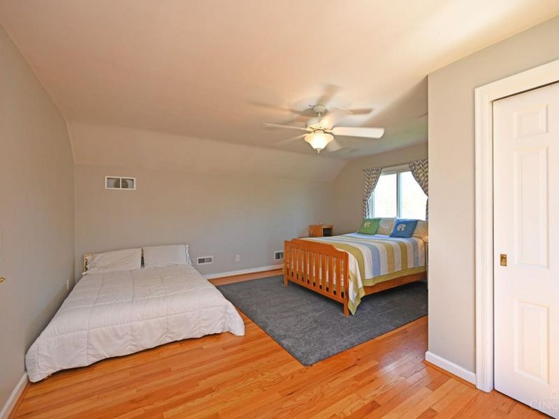 8851 Roundhill Road, Sycamore Township, OH 45236 Photo 18