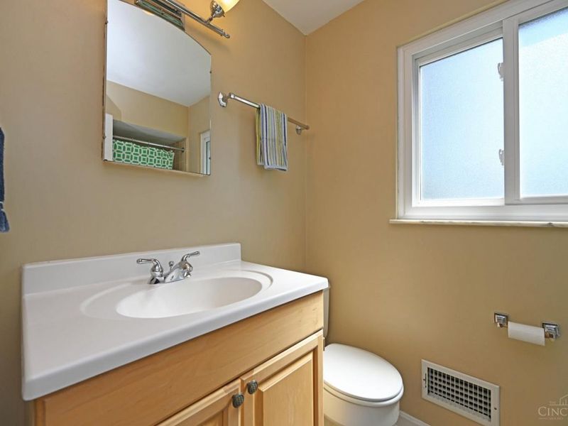 8851 Roundhill Road, Sycamore Township, OH 45236 Photo 19