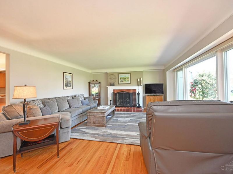 8851 Roundhill Road, Sycamore Township, OH 45236 Photo 2