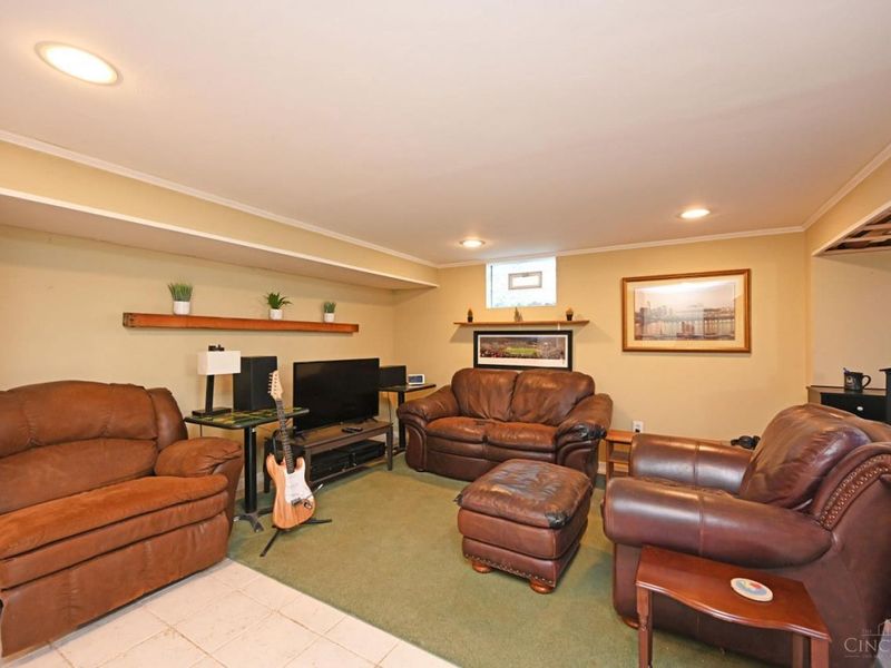 8851 Roundhill Road, Sycamore Township, OH 45236 Photo 24