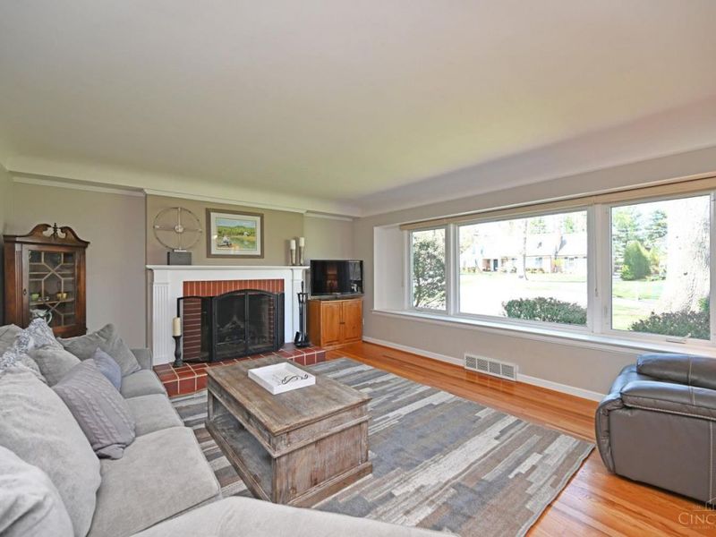 8851 Roundhill Road, Sycamore Township, OH 45236 Photo 3