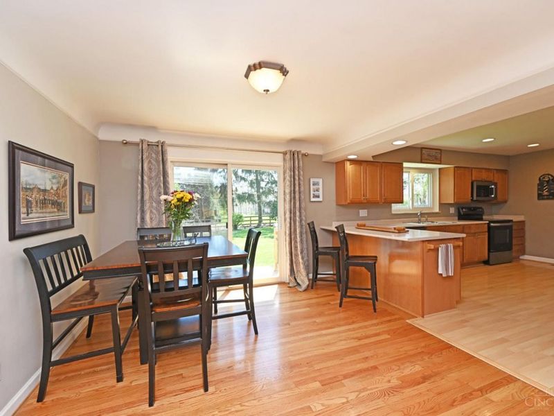 8851 Roundhill Road, Sycamore Township, OH 45236 Photo 5