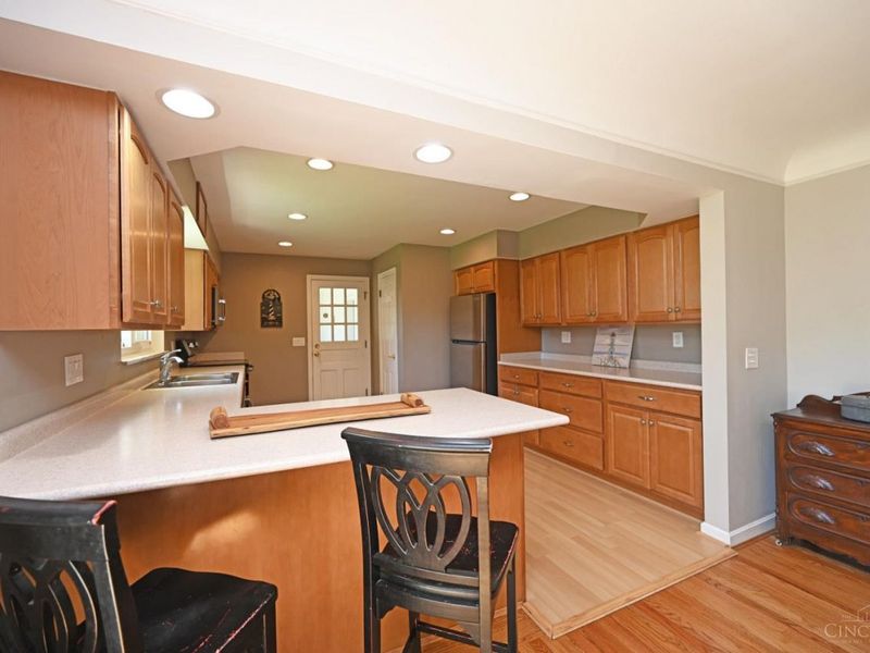 8851 Roundhill Road, Sycamore Township, OH 45236 Photo 6