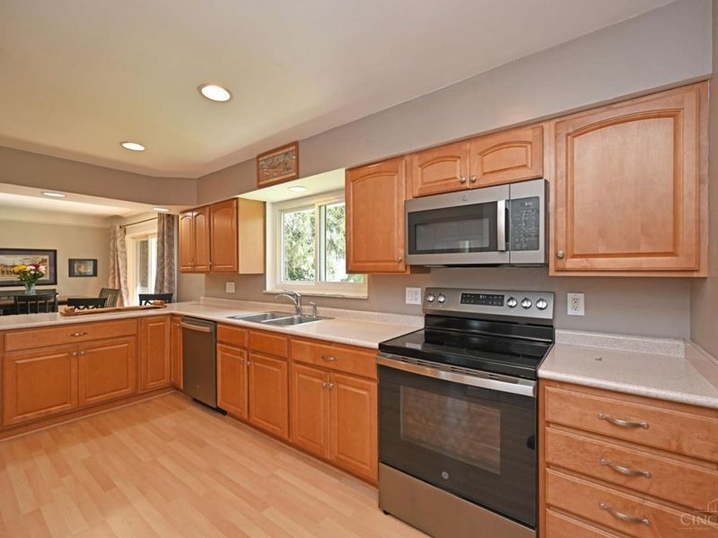 8851 Roundhill Road, Sycamore Township, OH 45236 Photo 9