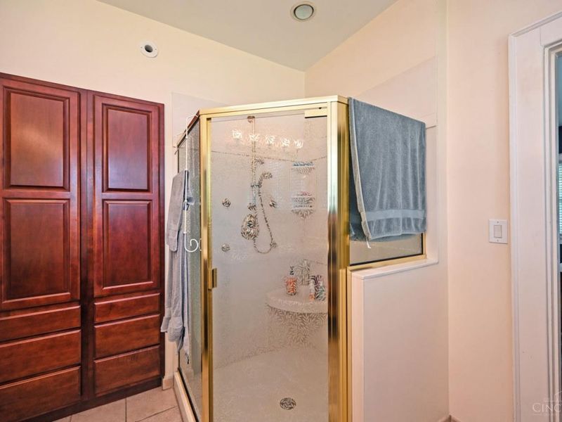 690 Clinton Springs Avenue, Cincinnati, OH 45229 Photo 39