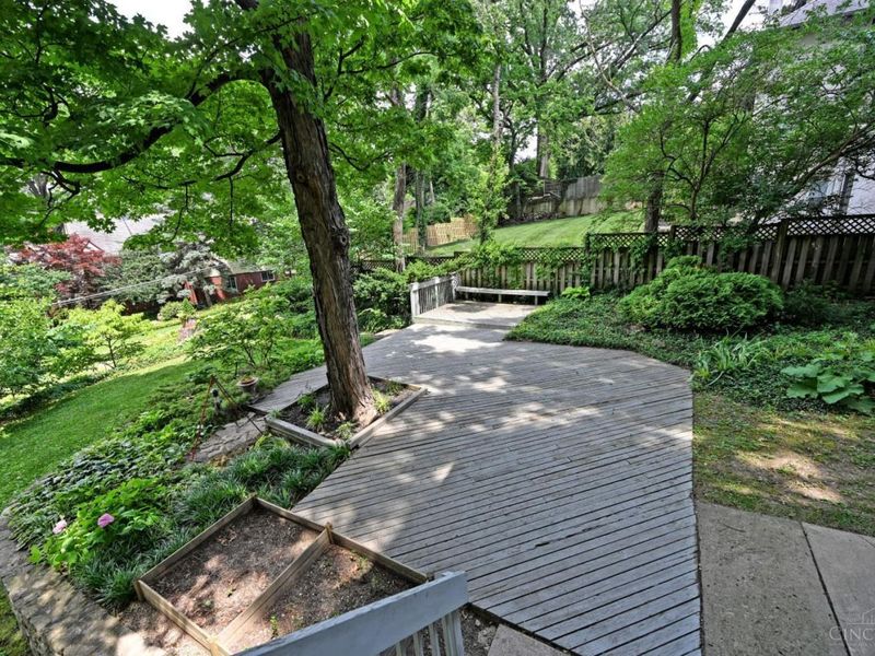 690 Clinton Springs Avenue, Cincinnati, OH 45229 Photo 68