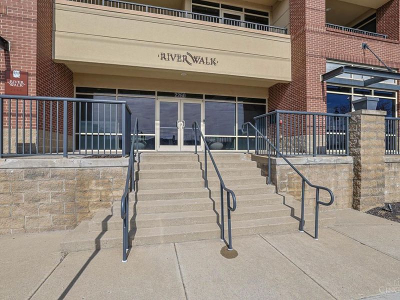 2260 Riverside Drive, Unit 402, Cincinnati, OH 45202 Photo 4