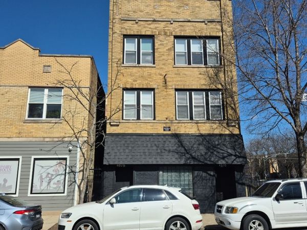 4876 W Armitage Avenue, Unit 2R, Chicago, IL 60639