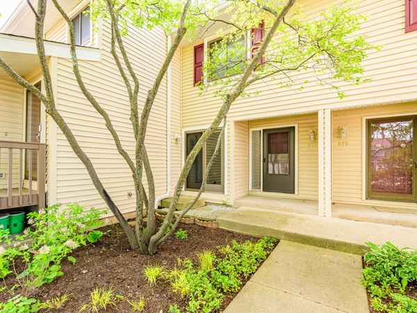 927 Hidden Lake Drive , Buffalo Grove, IL 60089