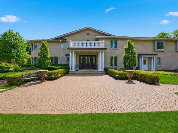 1877 Banbury Road, Inverness, IL 60067