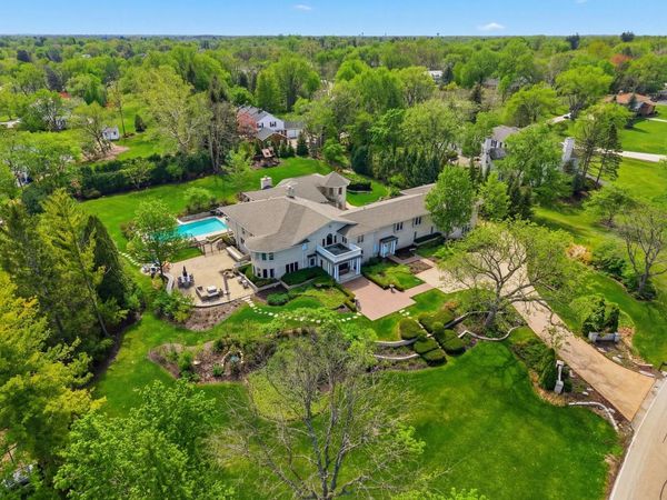 1877 Banbury Road , Inverness, IL 60067