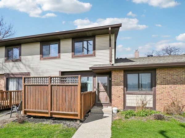 8338 Portsmouth Drive, Unit B, Darien, IL 60561