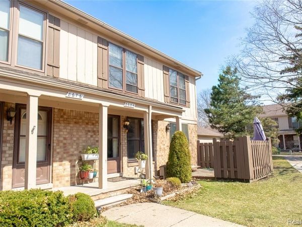 8684 Edgewater Lane, Warren, MI 48093