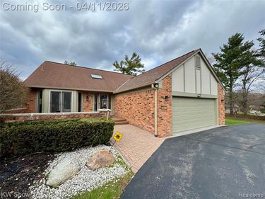 30604 Ramblewood Club Drive, Farmington Hills, MI 48331