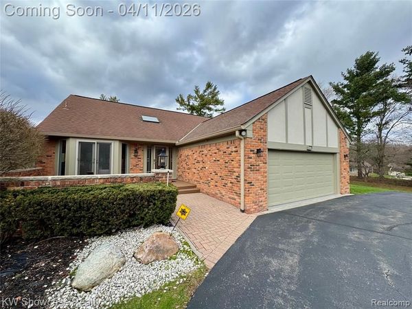30604 Ramblewood Club Drive, Farmington Hills, MI 48331