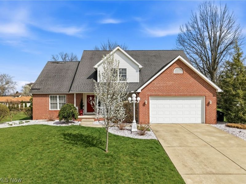 297 Country Club Drive SE, Warren, OH 44484 Photo 1