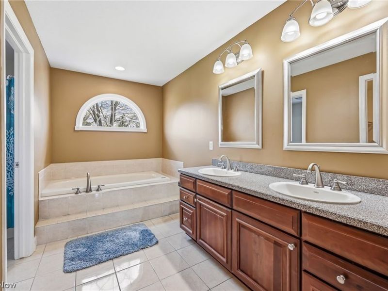 297 Country Club Drive SE, Warren, OH 44484 Photo 28