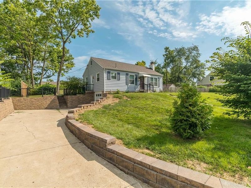 1837 Pinecrest Drive, Dayton, OH 45414 Photo 2