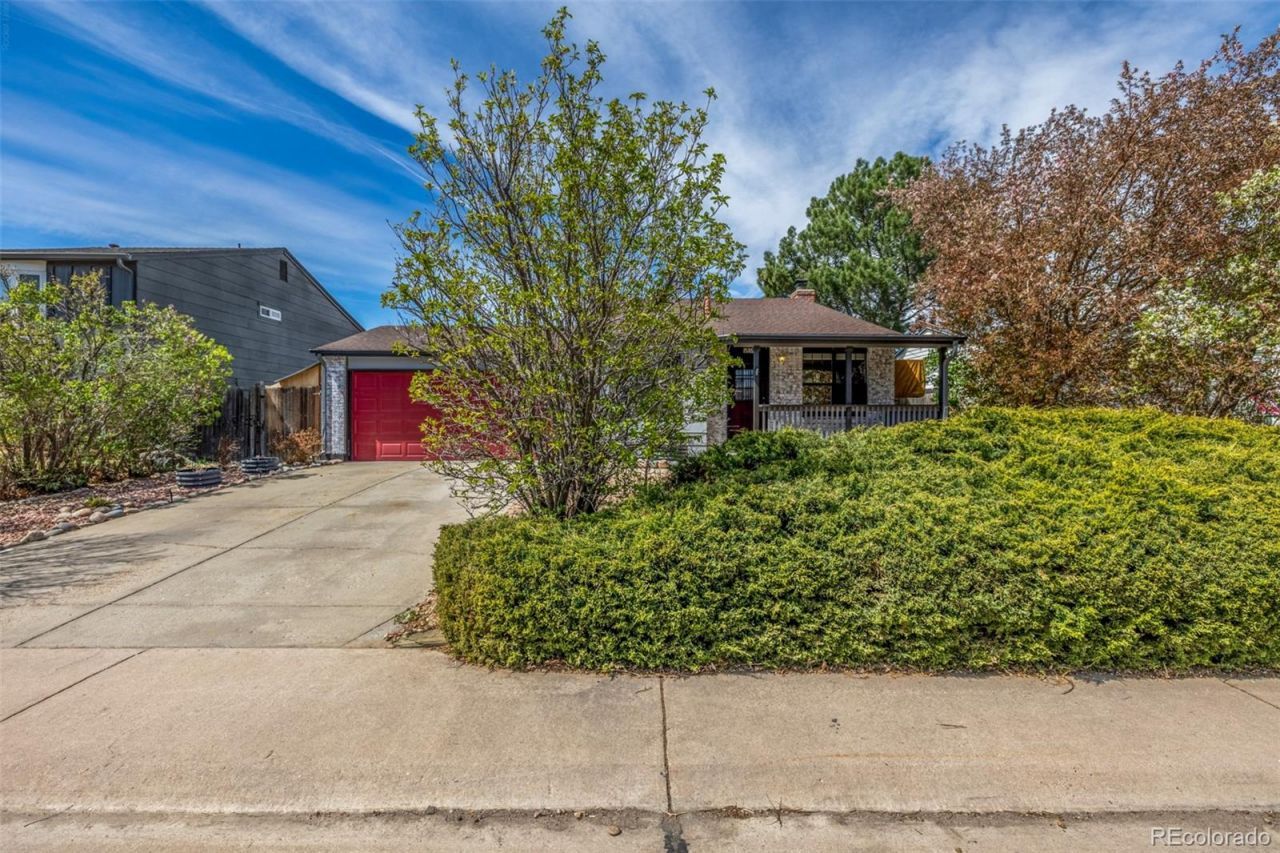 215 Mckinley Drive, Bennett, CO 80102 Main Photo