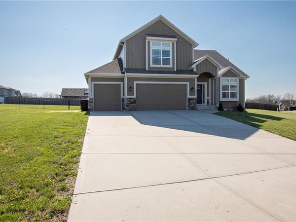 705 Buckeye Lane, Pleasant Hill, MO 64080