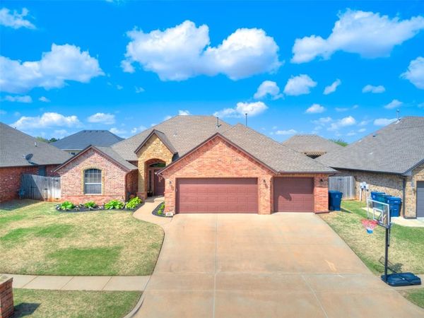 8909 Sue Anthony Lane, Yukon, OK 73099
