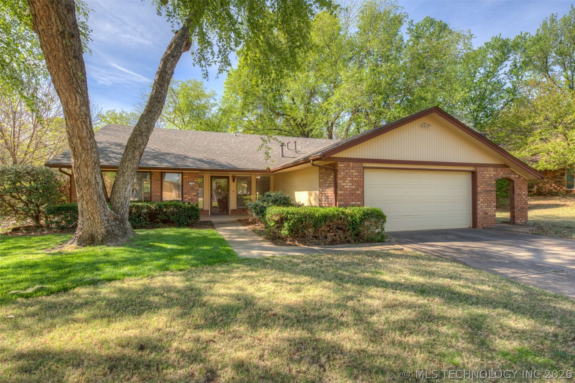 1701 W Winston Court, Broken Arrow, OK 74011 Main Photo