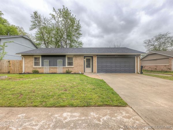 217 W Edgewater Street, Broken Arrow, OK 74012
