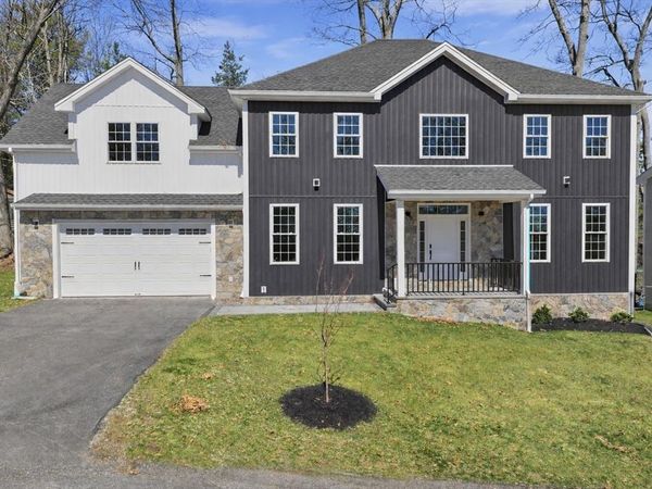 6 Barrows Rd, Worcester, MA 01609