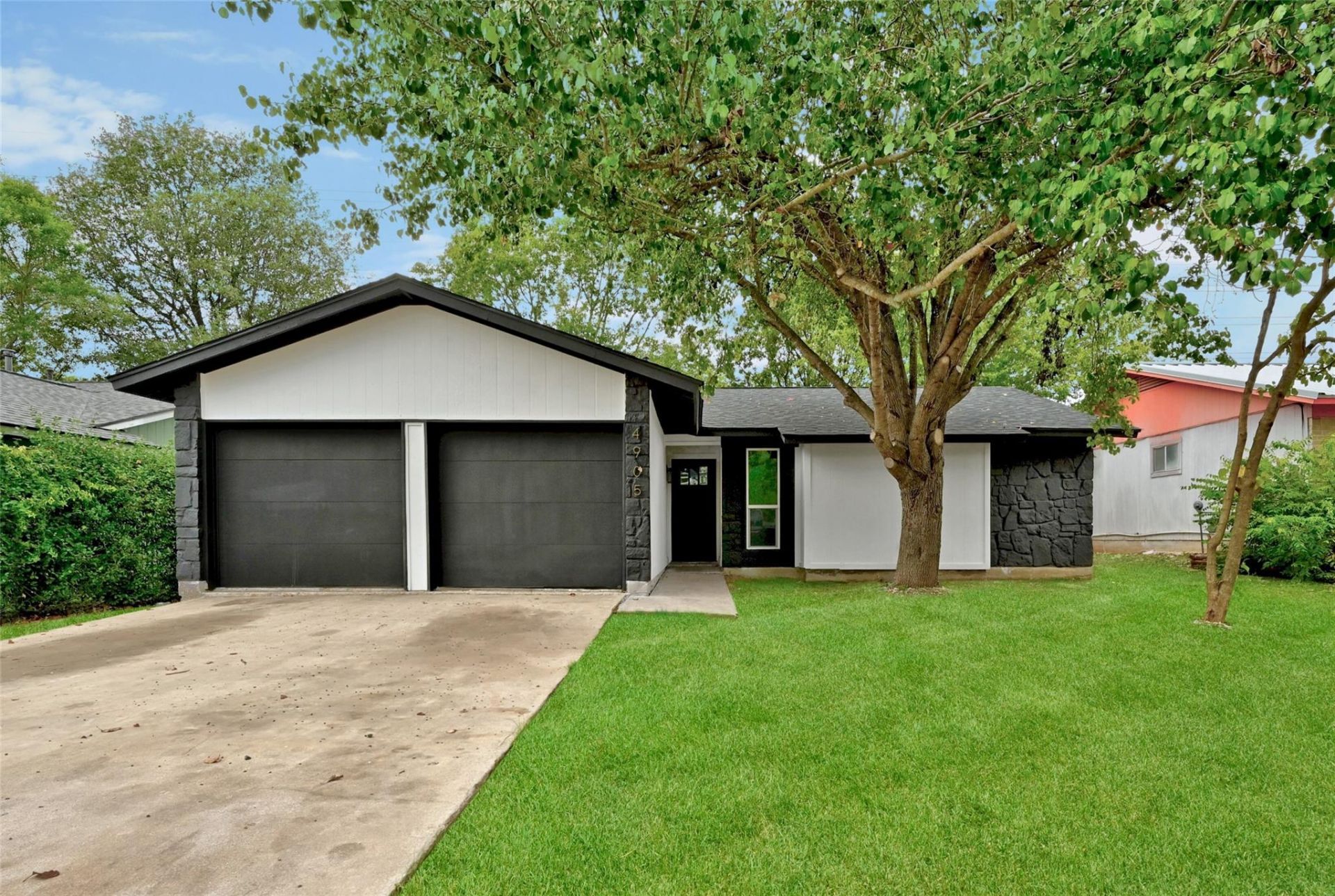 4905 Lambs Ln, Austin, TX 78744 Main Photo