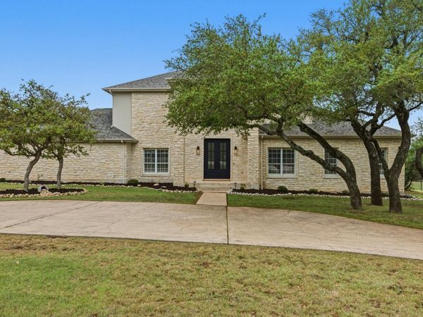 900 Canyonwood DR, Dripping Springs, TX 78620