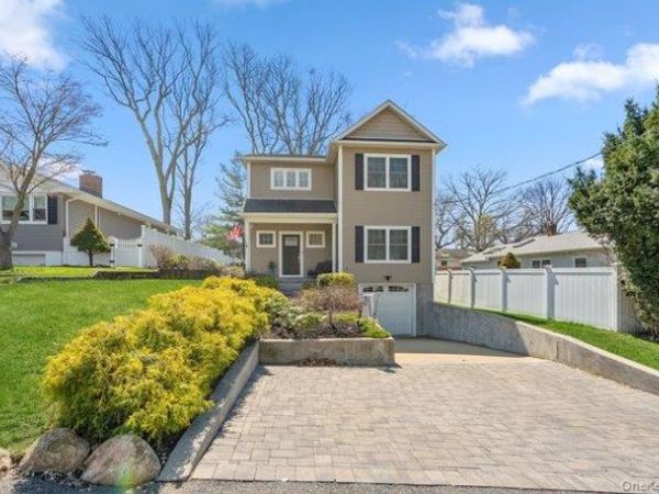 4 Knollwood Avenue , Bayville, NY 11709