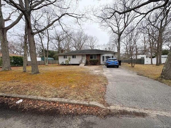 66 40th Street , Islip, NY 11751