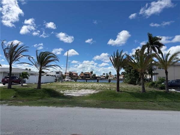 1722 Bikini CT, CAPE CORAL, FL 33904