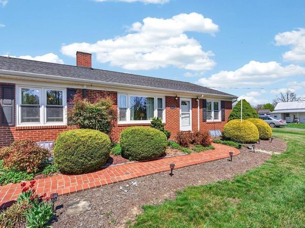 9625 TOWN HALL RD, MCGAHEYSVILLE, VA 22840