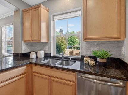 8073 Lido Isle Ln, Sacramento, CA 95831 Photo