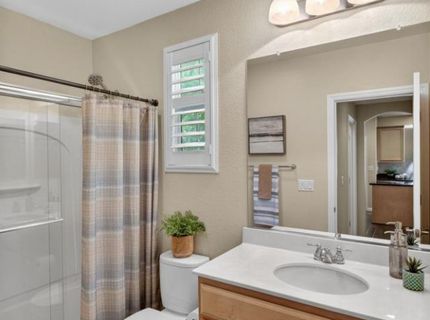 8073 Lido Isle Ln, Sacramento, CA 95831 Photo