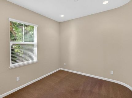 8073 Lido Isle Ln, Sacramento, CA 95831 Photo