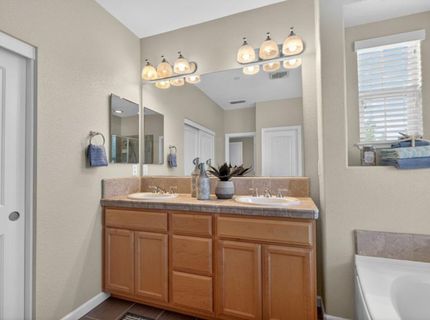 8073 Lido Isle Ln, Sacramento, CA 95831 Photo