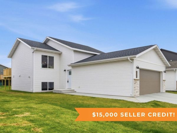 6638 68th Street S, Horace, ND 58047