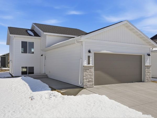 6638 68th Street S, Horace, ND 58047