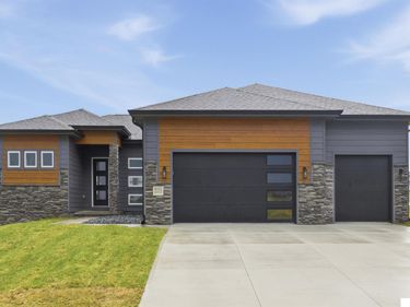 21115 Alex Avenue, Elkhorn, NE 68022