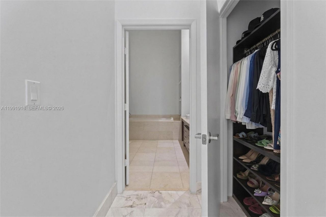 475 Brickell Ave, Unit 2209, Miami, FL 33131 Photo