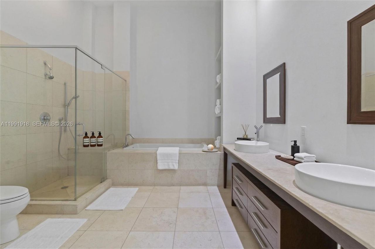 475 Brickell Ave, Unit 2209, Miami, FL 33131 Photo