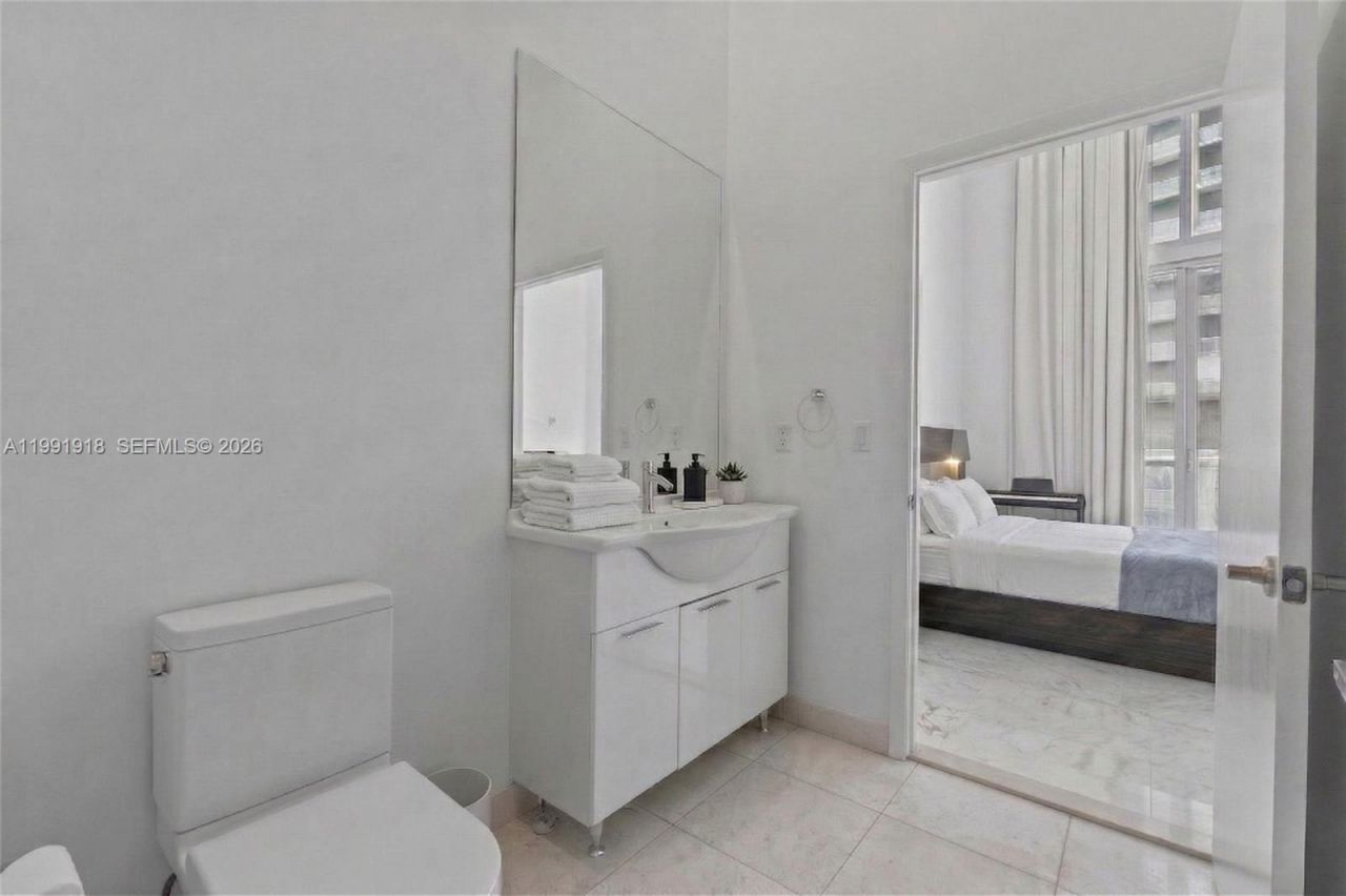 475 Brickell Ave, Unit 2209, Miami, FL 33131 Photo