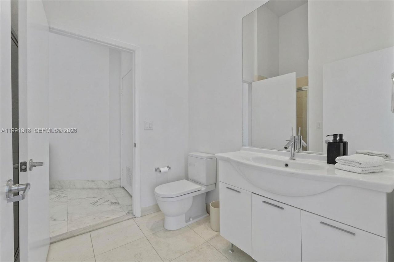 475 Brickell Ave, Unit 2209, Miami, FL 33131 Photo