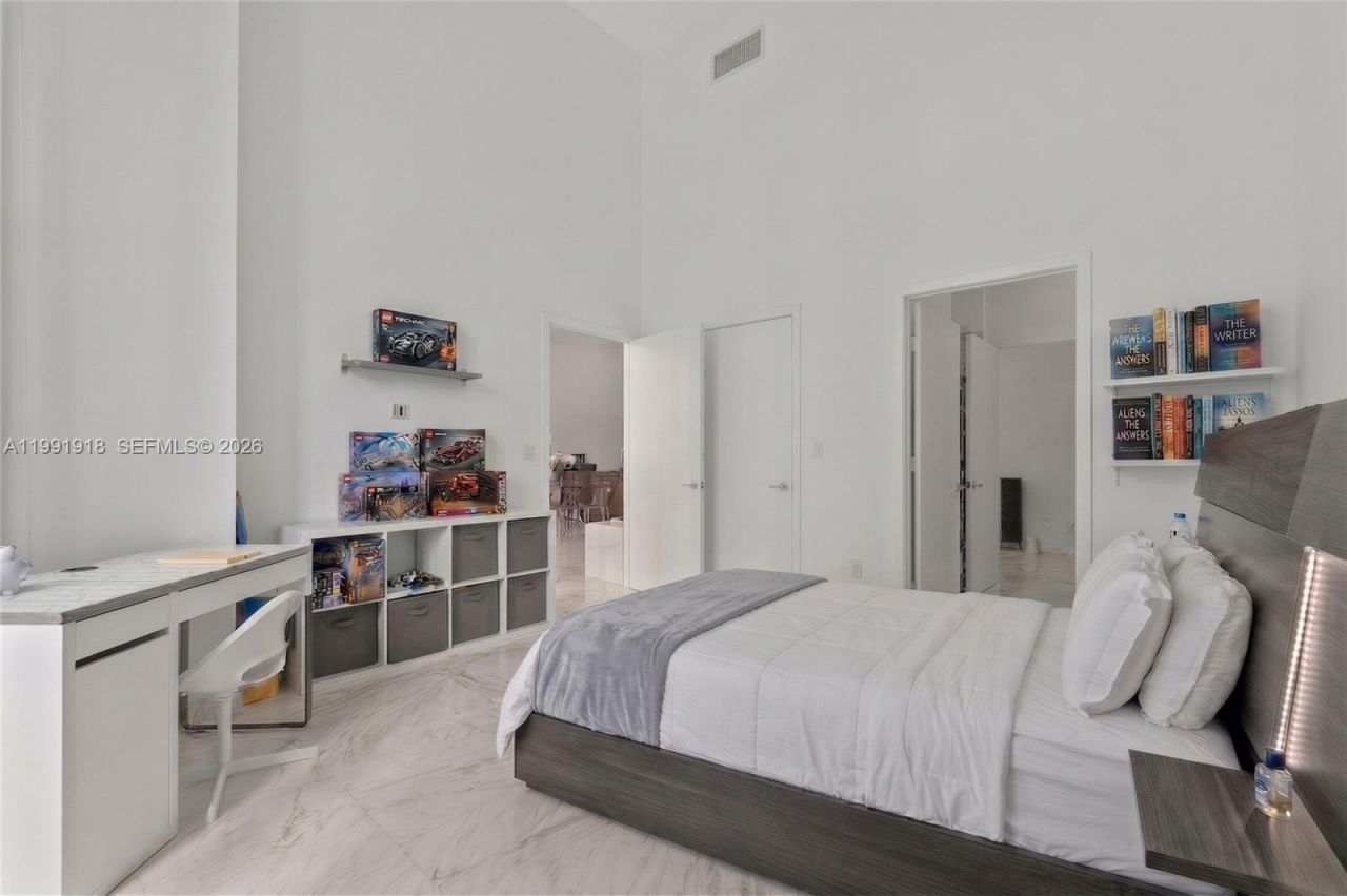 475 Brickell Ave, Unit 2209, Miami, FL 33131 Photo