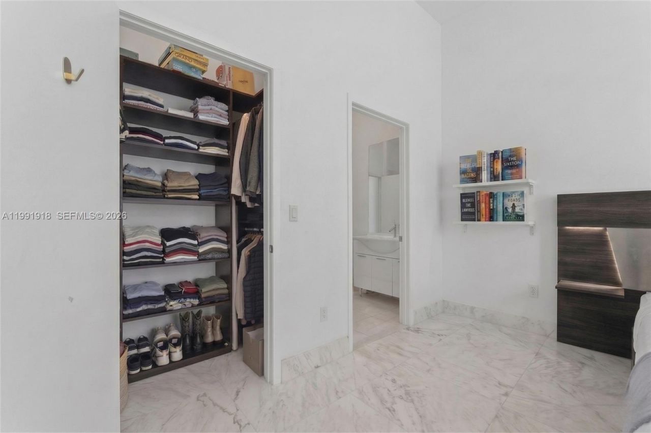 475 Brickell Ave, Unit 2209, Miami, FL 33131 Photo