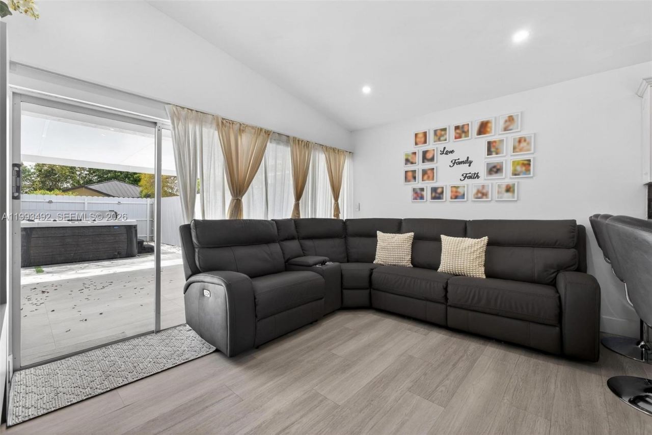 13758 SW 155th Ter, Miami, FL 33177 Photo