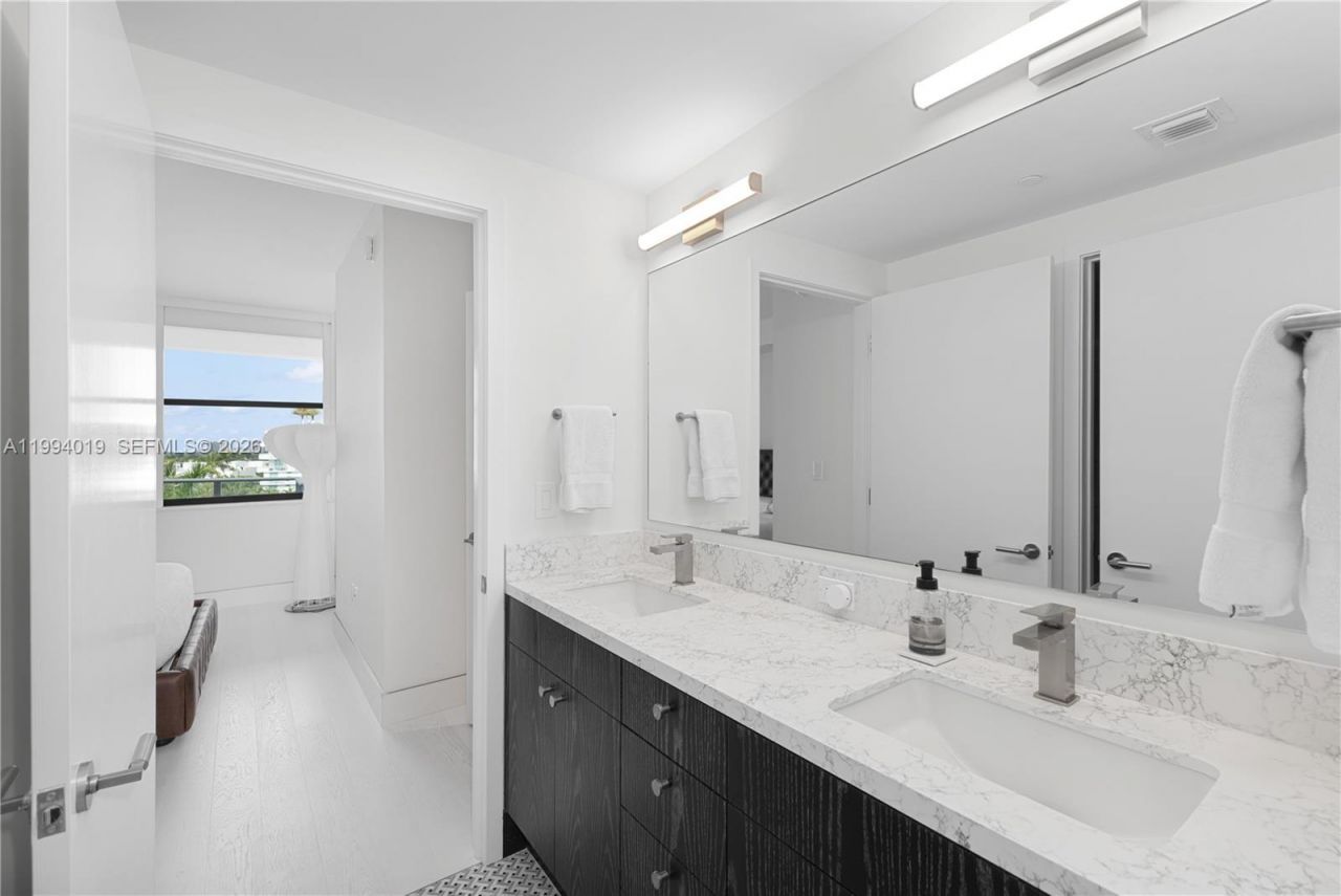 10201 E Bay Harbor Dr, Unit 507, Bay Harbor Islands, FL 33154 Photo