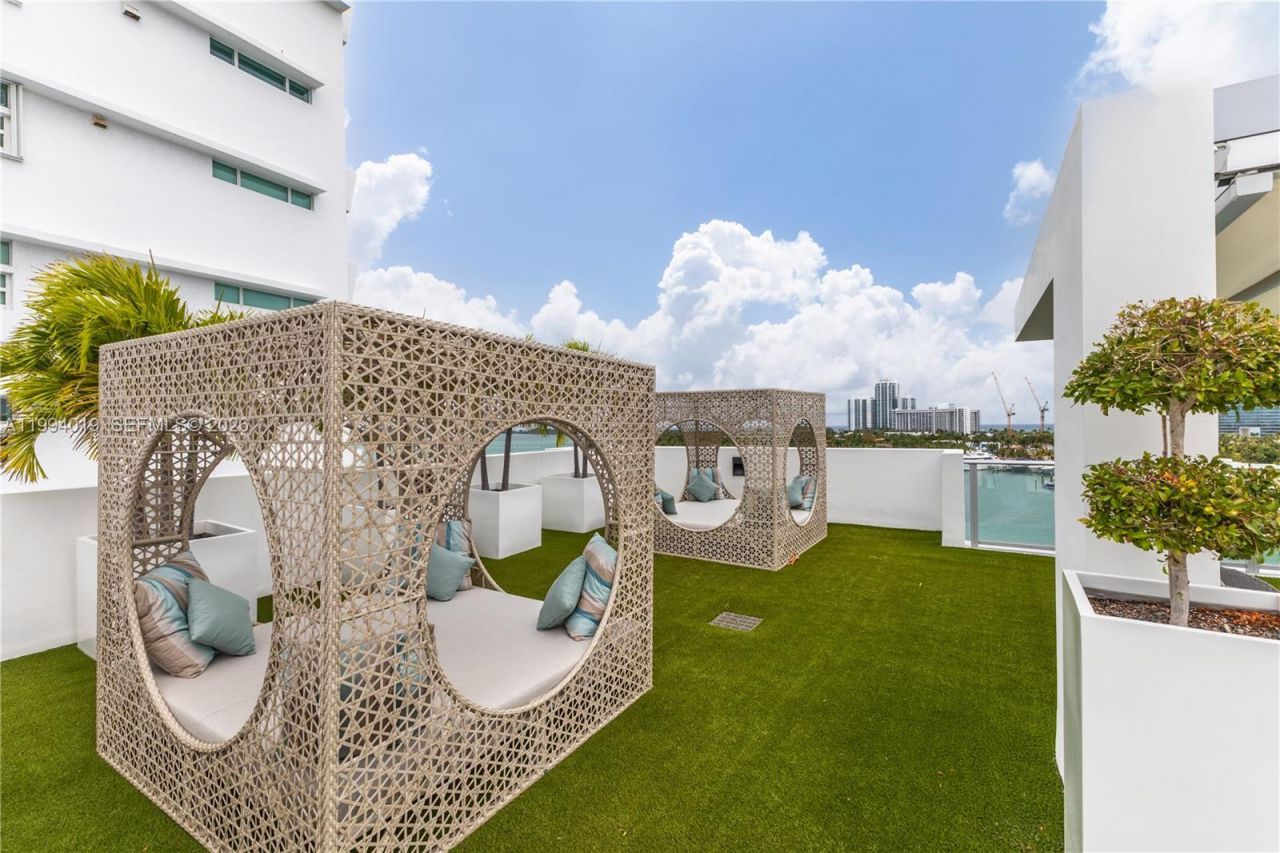 10201 E Bay Harbor Dr, Unit 507, Bay Harbor Islands, FL 33154 Photo